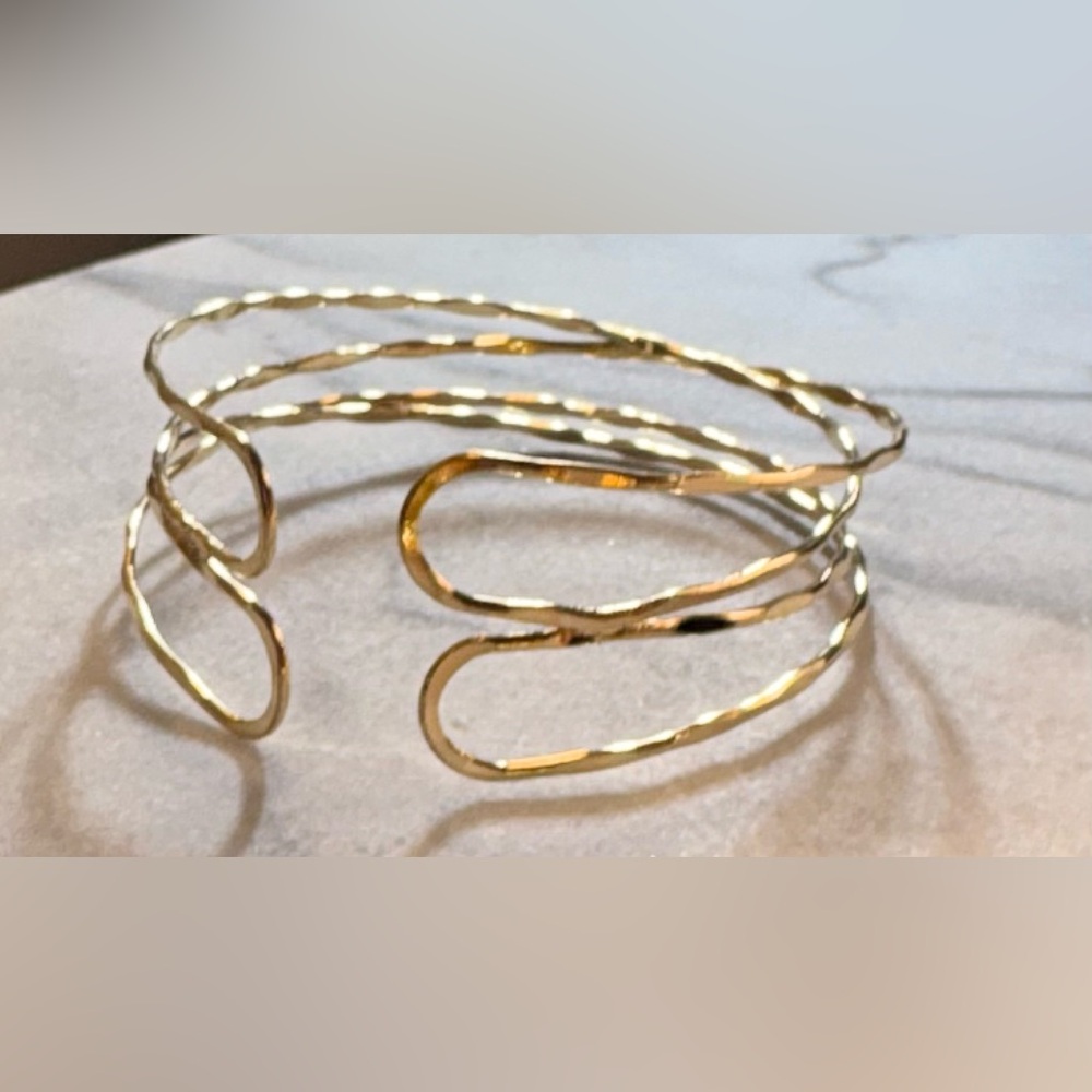 Elegant Gold Spiral Bracelet